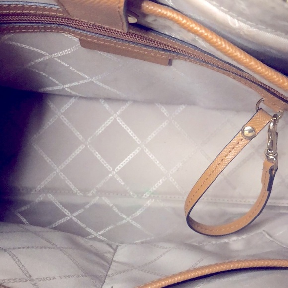MICHAEL KORS light brown MADDIE lap top tote. - Picture 9 of 16
